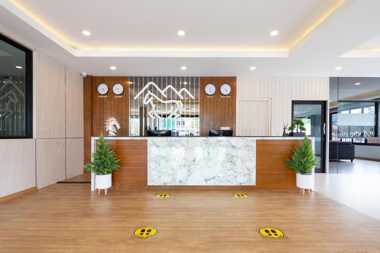 Horsehill Hotel Sriracha Si Racha Exteriör bild